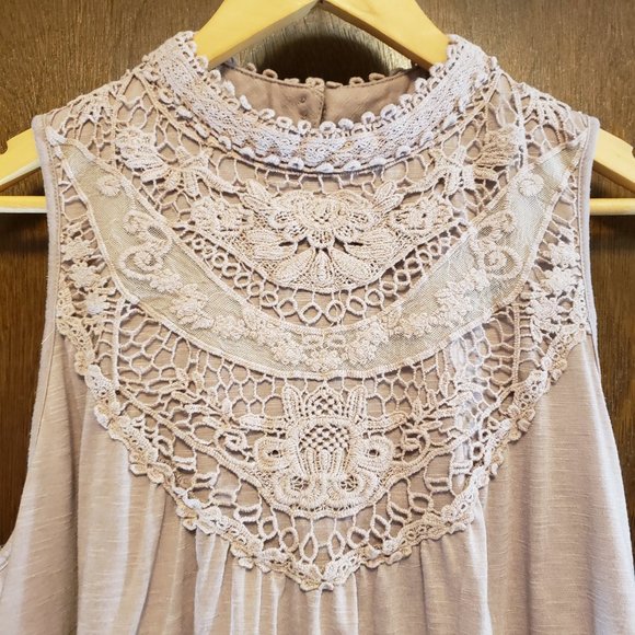 Xhilaration sleeveless top - Picture 2 of 7